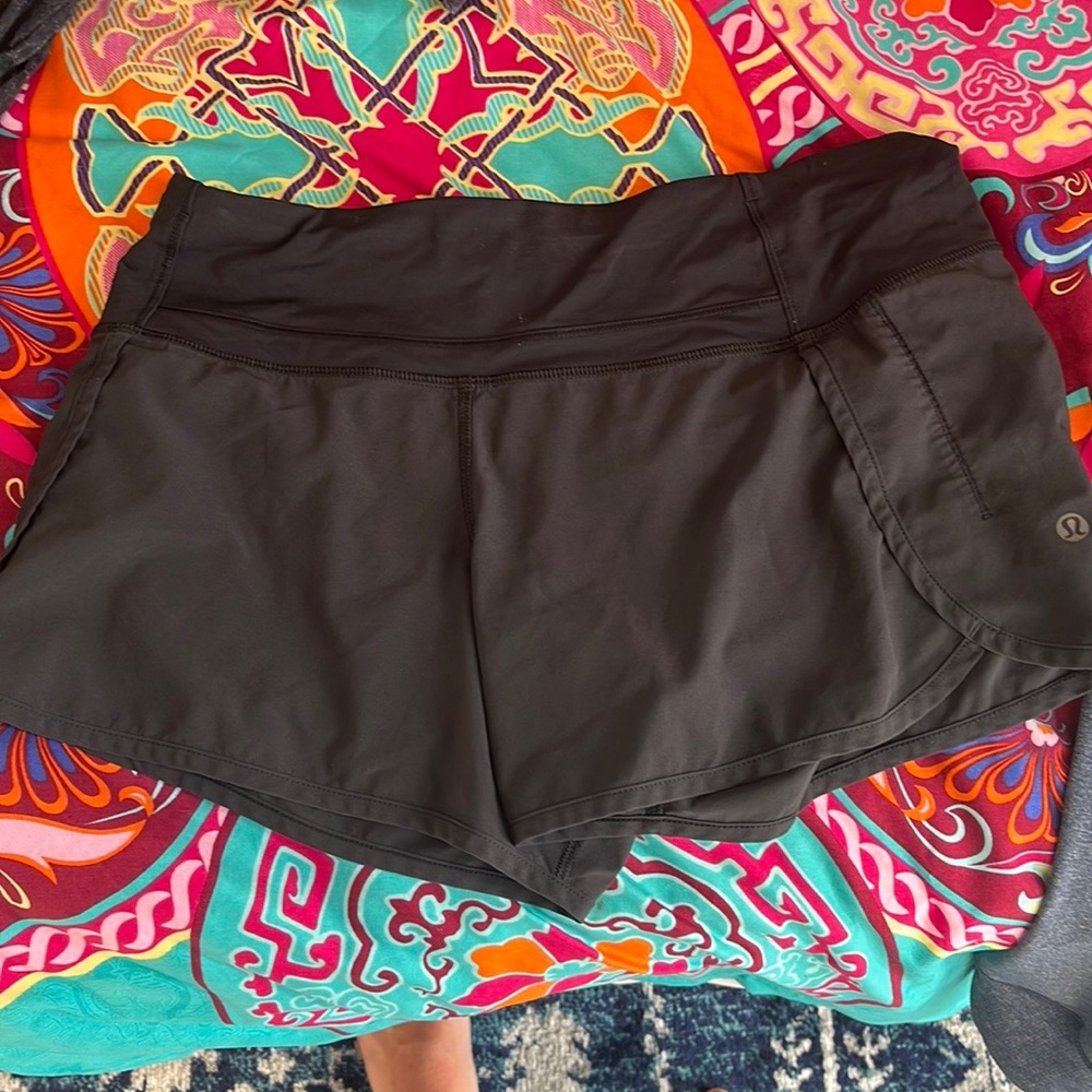 Lululemon shorts size 4